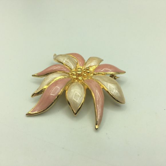 VINTAGE Pink Flower Brooch, Retro Metalwork & Enamel Poinsettia Floral Lapel Pin - Picture 7 of 9